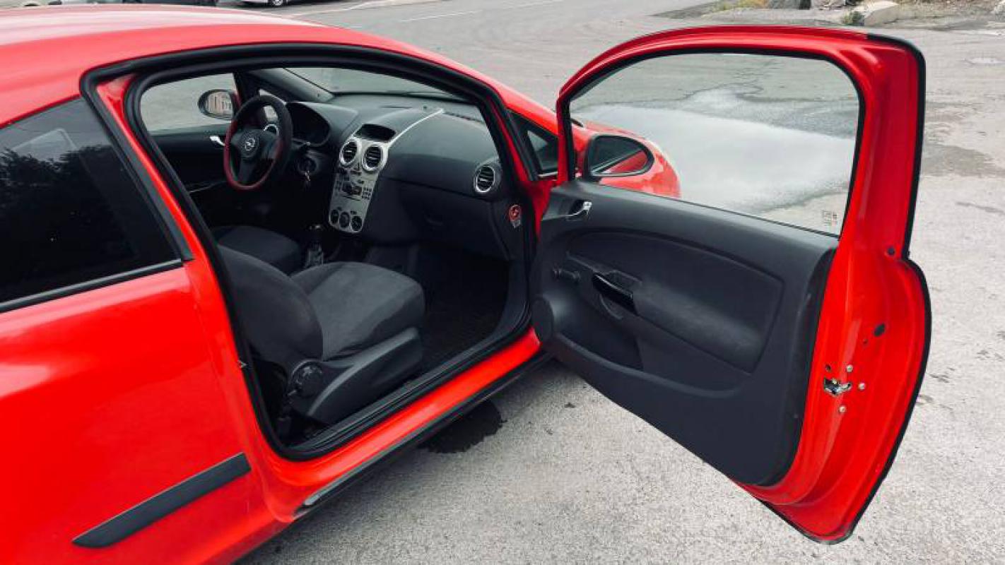 Продается Opel Corsa, 2007 года

Лёгкий, экономичный, маневренный автомобиль,

магнитола,

пер - Новотроицк