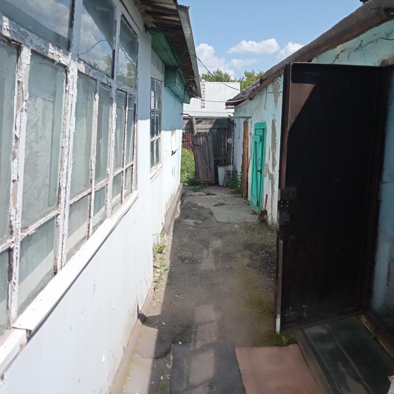 Продаю дом из трех комнат, есть гараж, баня, сарай, земельный участок. - Новотроицк