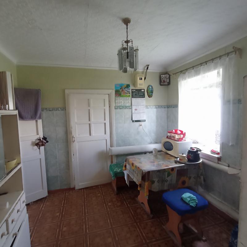 Продаю дом из трех комнат, есть гараж, баня, сарай, земельный участок. - Новотроицк