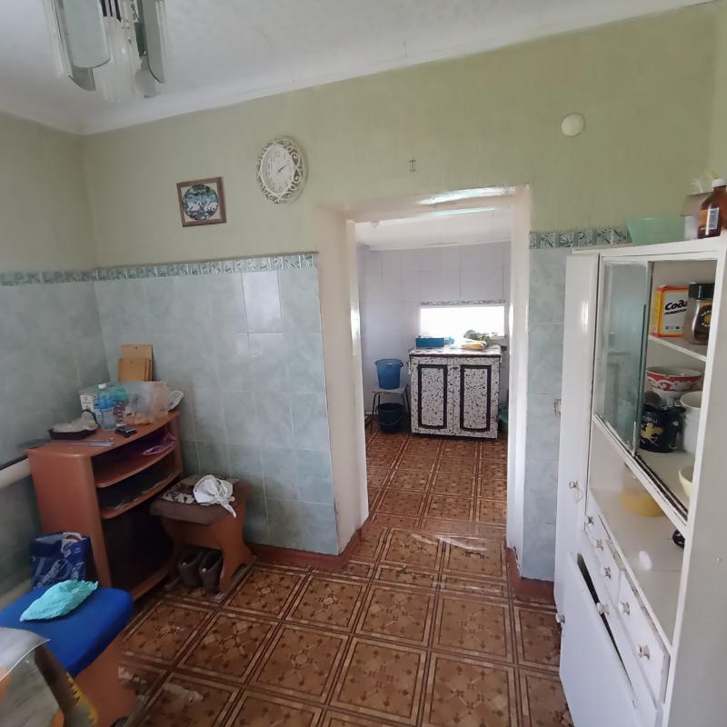 Продаю дом из трех комнат, есть гараж, баня, сарай, земельный участок. - Новотроицк