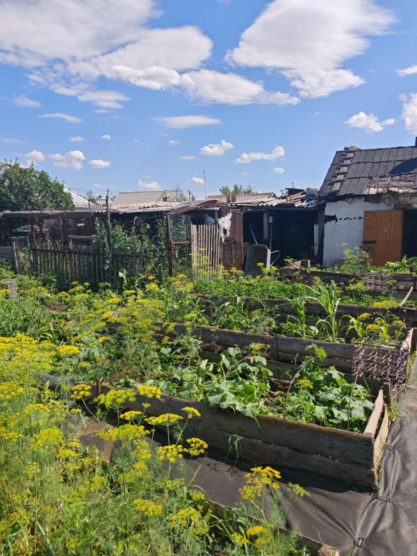 Продаётся одноэтажный деревянный дом, облицованный кирпичом, расположенный в городе Новотроицке на у - Новотроицк