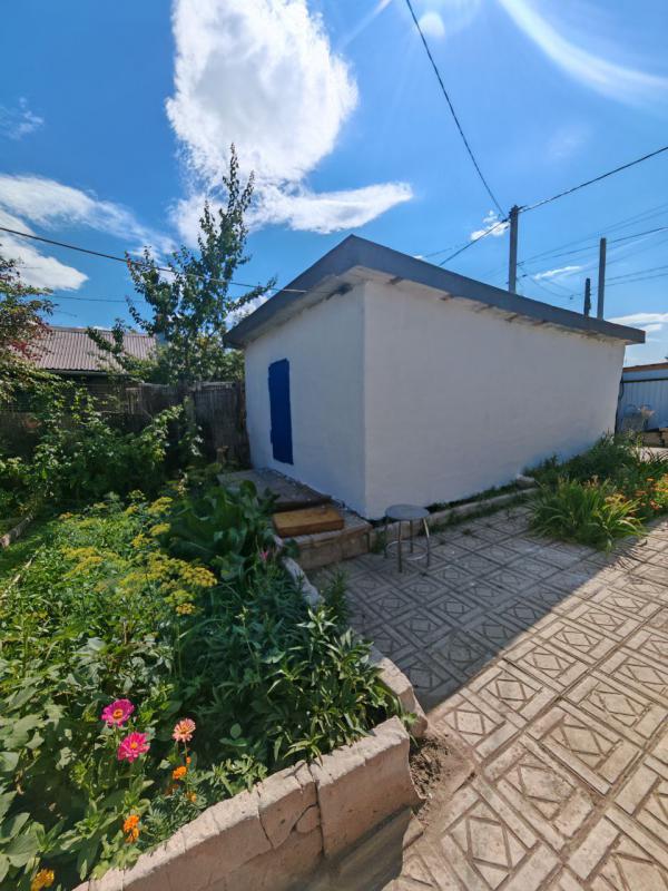 Продаётся одноэтажный деревянный дом, облицованный кирпичом, расположенный в городе Новотроицке на у - Новотроицк