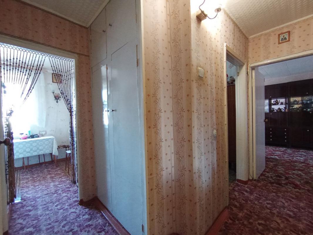 Продается 3-х комнатная квартира на шестом этаже в кирпичном доме, расположенном на центральной улиц - Новотроицк