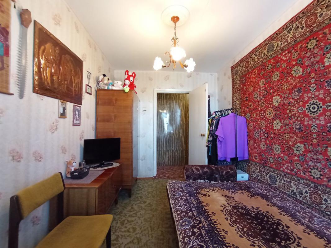 Продается 3-х комнатная квартира на шестом этаже в кирпичном доме, расположенном на центральной улиц - Новотроицк