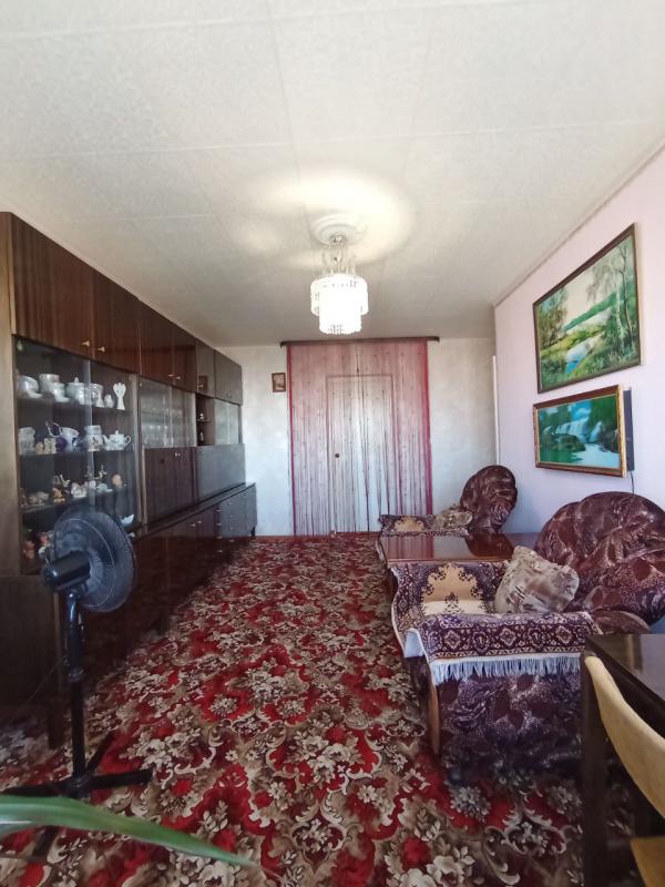 Продается 3-х комнатная квартира на шестом этаже в кирпичном доме, расположенном на центральной улиц - Новотроицк