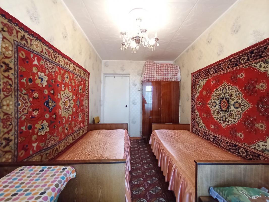 Продается 3-х комнатная квартира на шестом этаже в кирпичном доме, расположенном на центральной улиц - Новотроицк