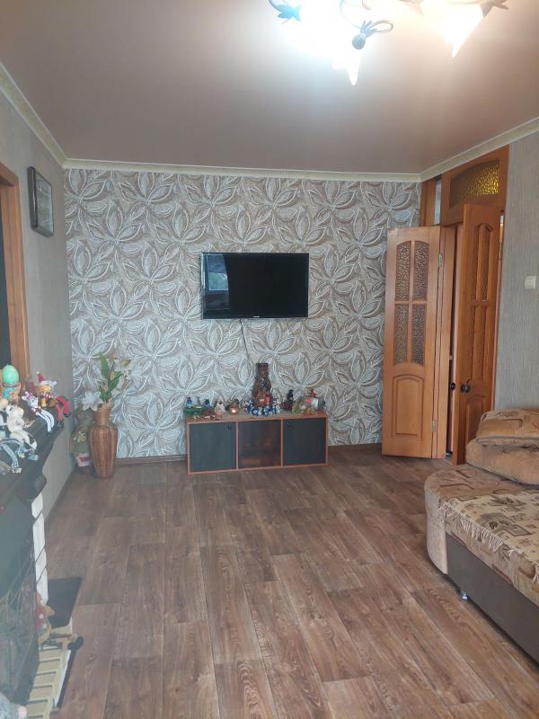 Продаётся уютная, светлая, тёплая трехкомнатная квартира площадью 47.2 квадратных метров на пятом эт - Новотроицк