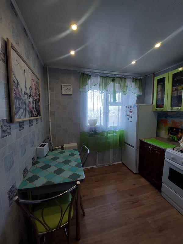 Продам 2- комнатную квартиру по ул. - Новотроицк