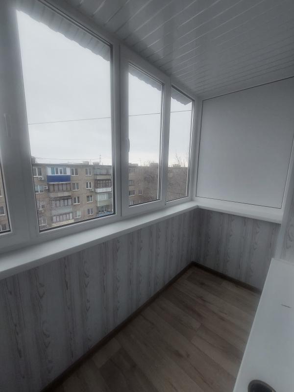 Продаётся уютная двухкомнатная квартира площадью 47.7 квадратных метров на улице Ситкина, 13 в город - Новотроицк