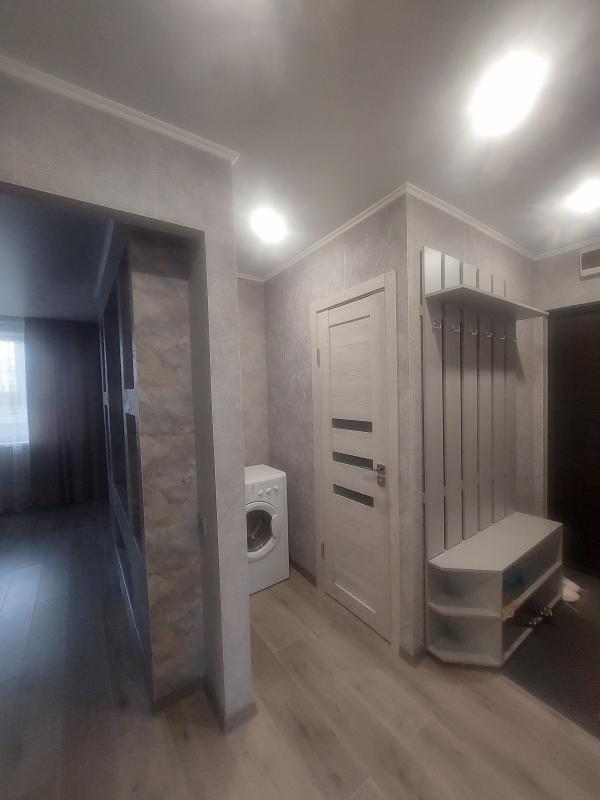 Продаётся уютная двухкомнатная квартира площадью 47.7 квадратных метров на улице Ситкина, 13 в город - Новотроицк