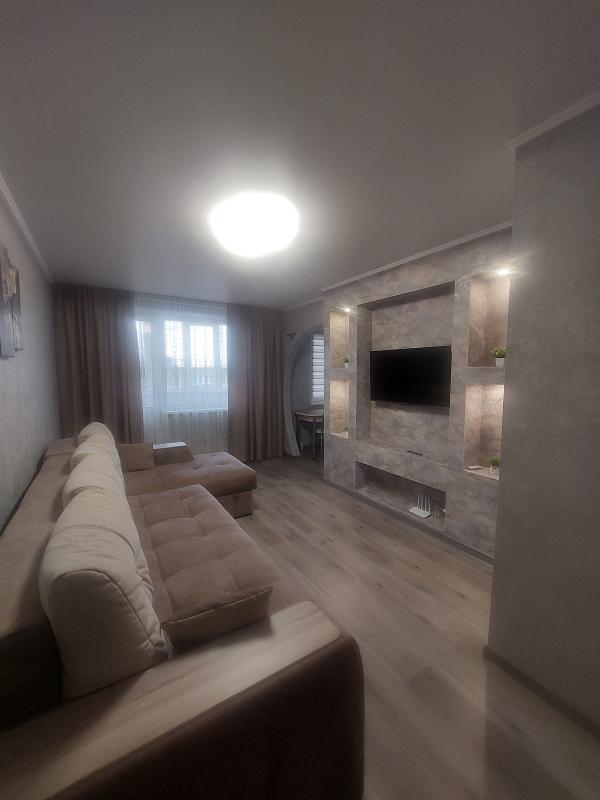 Продаётся уютная двухкомнатная квартира площадью 47.7 квадратных метров на улице Ситкина, 13 в город - Новотроицк