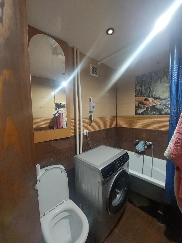 Продаю 3- комнатную квартиру(маломерка), в центре города Новотроицка(остановка "Площадь Ленина) - Новотроицк