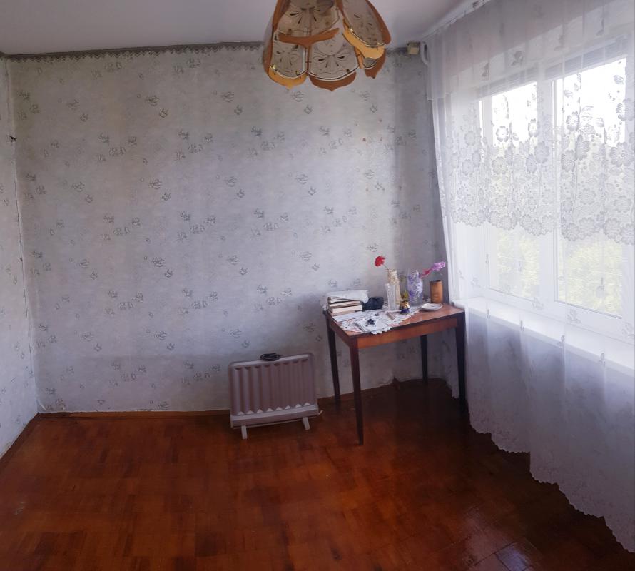 Продается четырехкомнатная квартира 60 М2- общей площадью с отличным косметическим ремонтом рядом с - Новотроицк