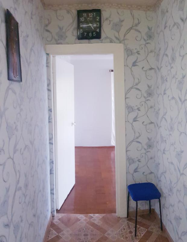 Продается четырехкомнатная квартира 60 М2- общей площадью с отличным косметическим ремонтом рядом с - Новотроицк