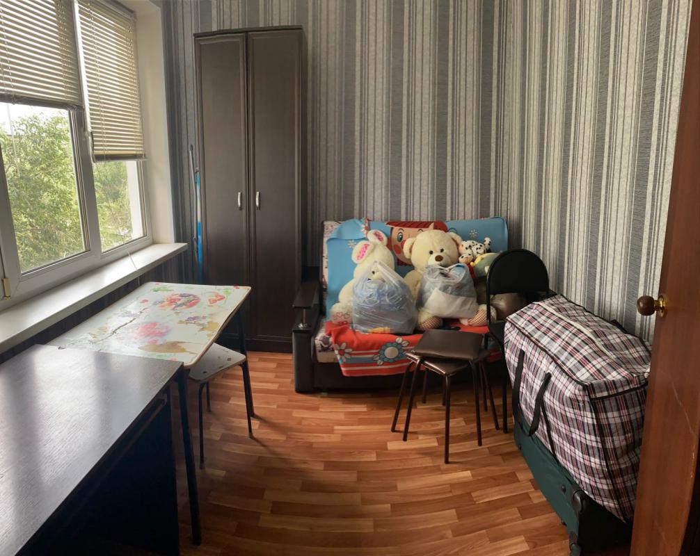 Продается 3-х комнатная маломерка на четвертом этаже по адресу: КОМСОМОЛЬСКИЙ 26. - Новотроицк