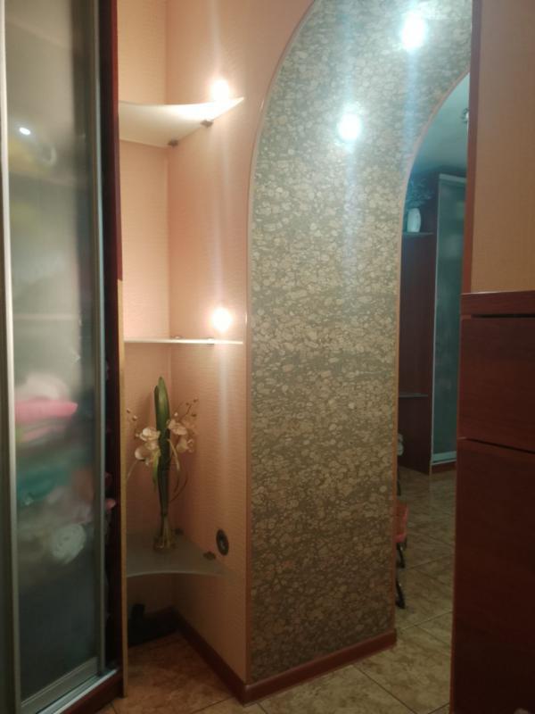 Двухкомнатная квартира в кирпичном доме, две лоджии, тёплые полы, комнаты большие обе по 18 кв. - Оренбург