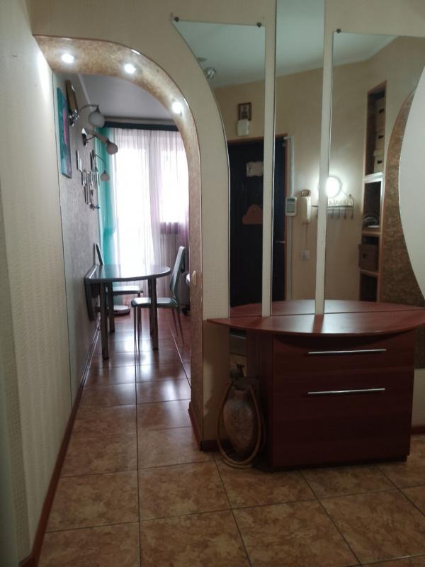 Двухкомнатная квартира в кирпичном доме, две лоджии, тёплые полы, комнаты большие обе по 18 кв. - Оренбург