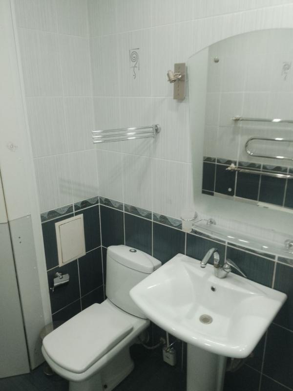 Двухкомнатная квартира в кирпичном доме, две лоджии, тёплые полы, комнаты большие обе по 18 кв. - Оренбург