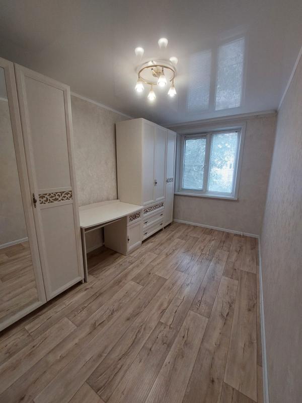 Предлагается к продаже просторная двухкомнатная квартира, расположенная по адресу: г. - Новотроицк