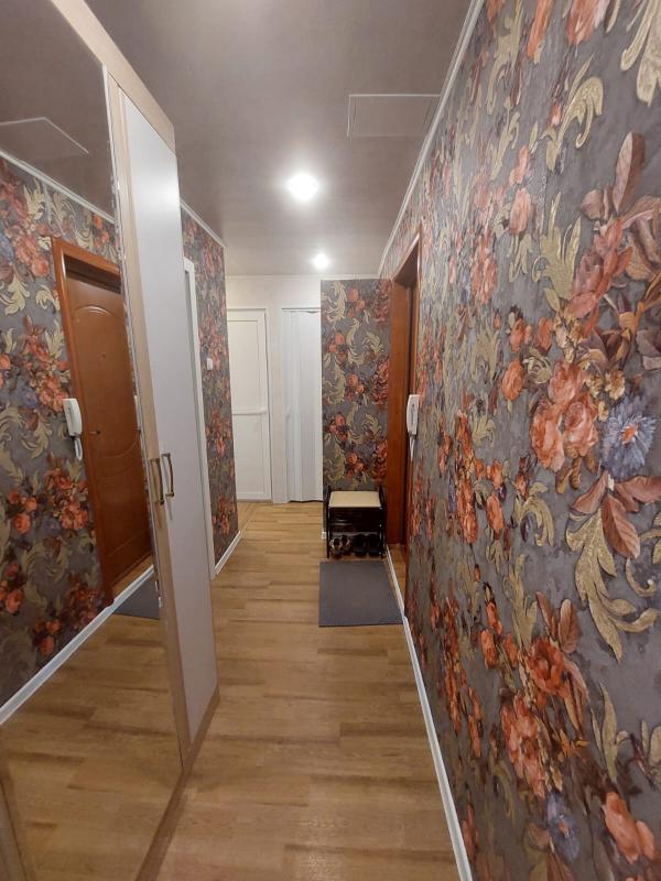 Предлагается к продаже просторная двухкомнатная квартира, расположенная по адресу: г. - Новотроицк