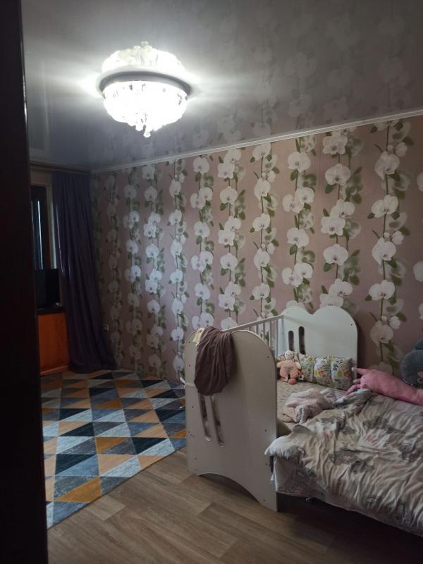 Срочно продаётся двухкомнатная квартира улучшенной планировки   в отличном районе (ост . - Новотроицк