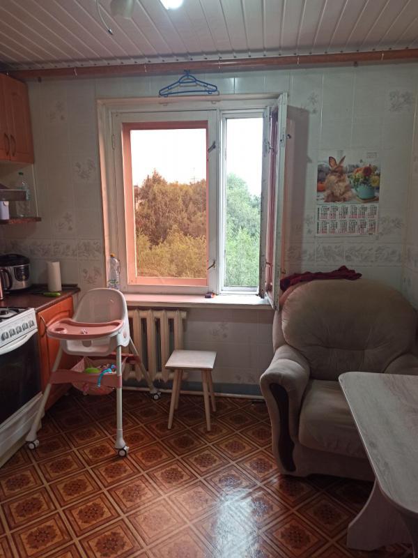 Срочно продаётся двухкомнатная квартира улучшенной планировки   в отличном районе (ост . - Новотроицк