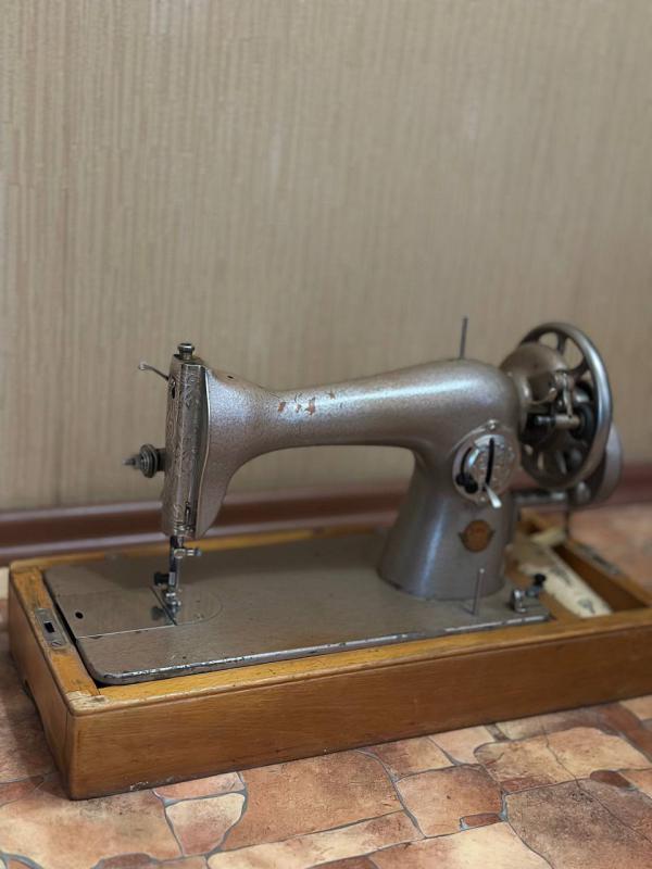 Продаю 2 швейные машинки, работоспособность не устанавливалась

Стоимость 3000 руб. - Орск