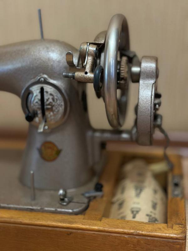 Продаю 2 швейные машинки, работоспособность не устанавливалась

Стоимость 3000 руб. - Орск