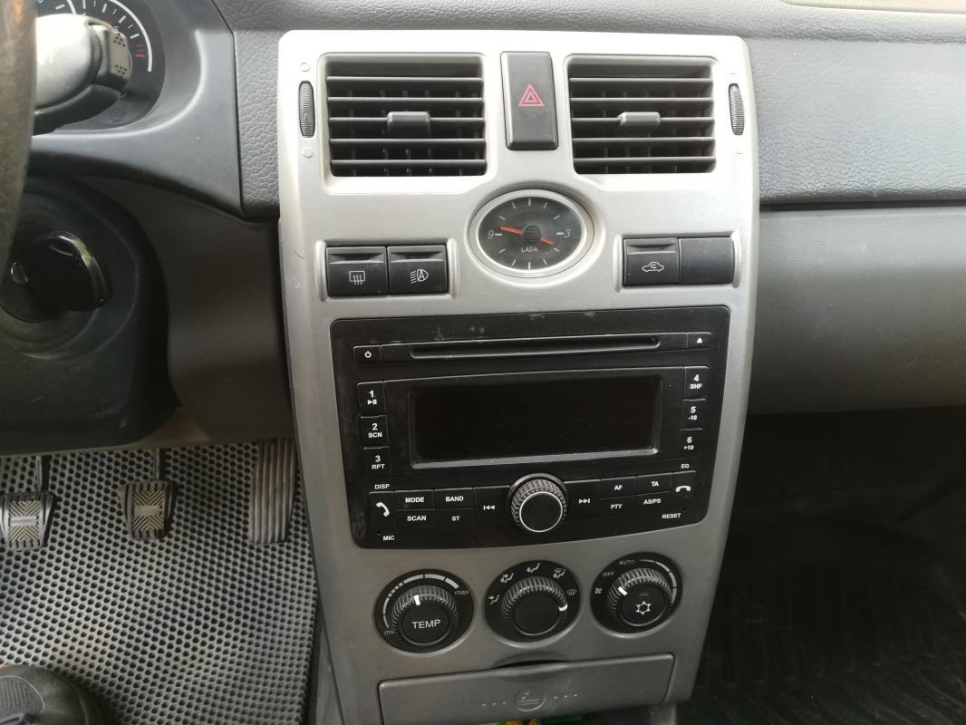 Приора универсал, люкс (SE), 2012 года. - Новотроицк