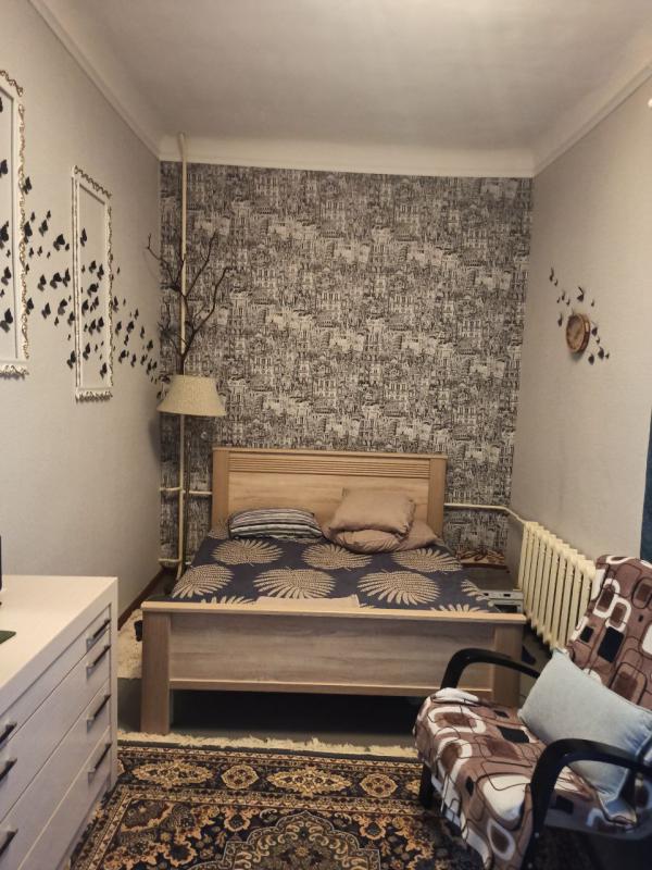 Для тех кто любит тишину и покой
Продается 2-комнатная квартира с раздельными ходами в тихом спально - Новотроицк