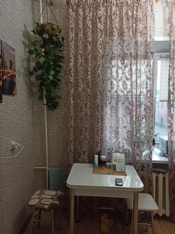 Для тех кто любит тишину и покой
Продается 2-комнатная квартира с раздельными ходами в тихом спально - Новотроицк