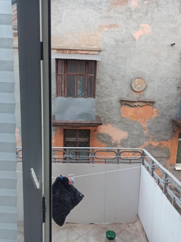 Для тех кто любит тишину и покой
Продается 2-комнатная квартира с раздельными ходами в тихом спально - Новотроицк