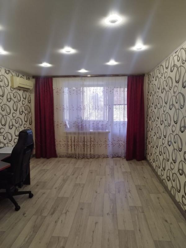 Продается трехкомнатная квартира в г. - Новотроицк