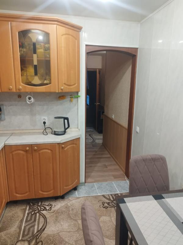 Продается трехкомнатная квартира в г. - Новотроицк