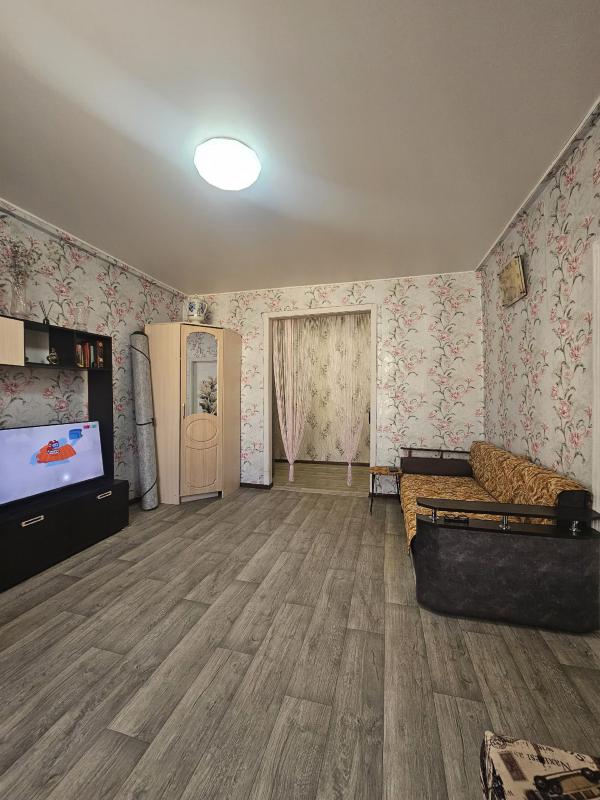 Предлагается к продаже или обмену двухкомнатная квартира, расположенная в городе Новотроицке по адре - Новотроицк