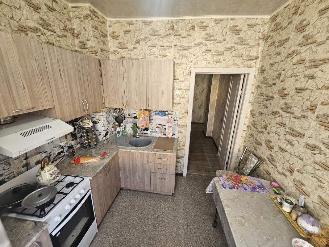 Предлагается к продаже или обмену двухкомнатная квартира, расположенная в городе Новотроицке по адре - Новотроицк