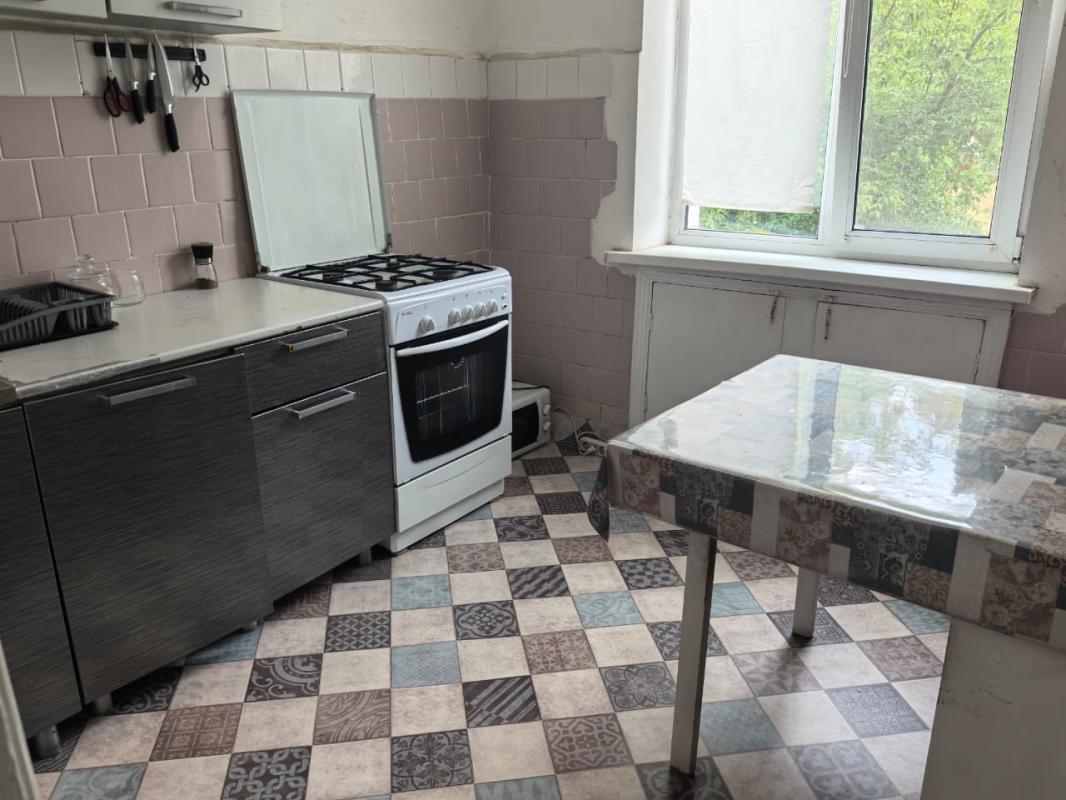 Предлагается к продаже просторная трехкомнатная квартира, расположенная в красивом районе города Нов - Новотроицк