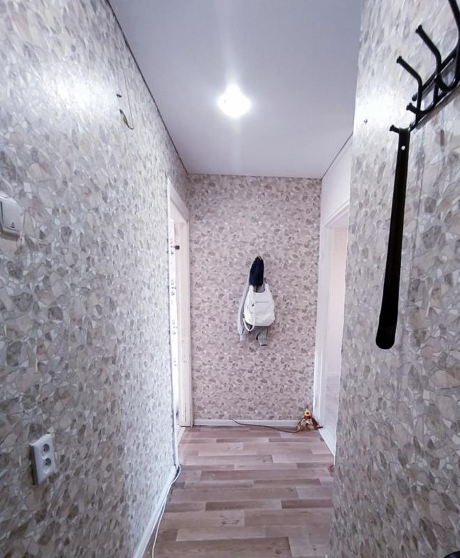 ПРОДАЁТСЯ 2-Х КОМНАТНАЯ КВАРТИРА, НА 4 ЭТАЖЕ, 5-ТИ ЭТАЖНОГО ДОМА, С РАЗДЕЛЬНЫМИ ХОДАМИ И ДВУМЯ БАЛКО - Новотроицк