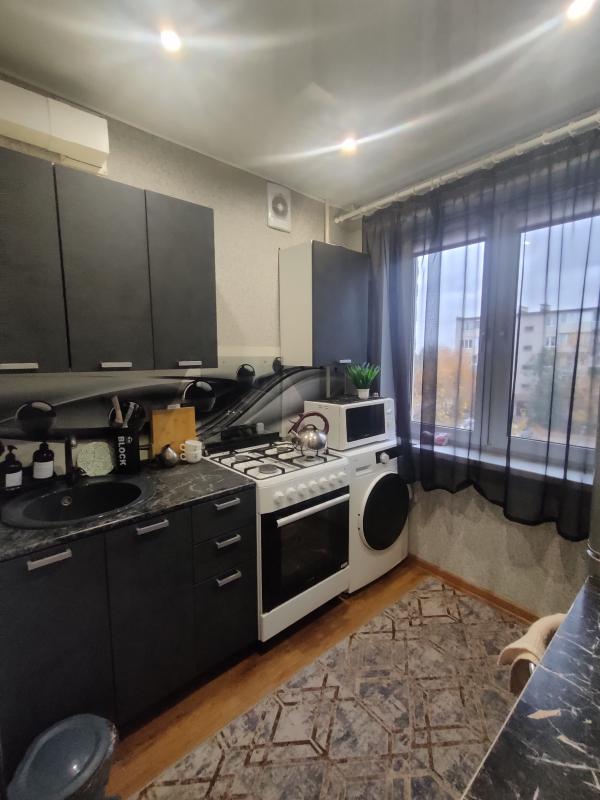 Продаётся уютная двухкомнатная квартира площадью 44 квадратных метра, расположенная на третьем этаже - Новотроицк