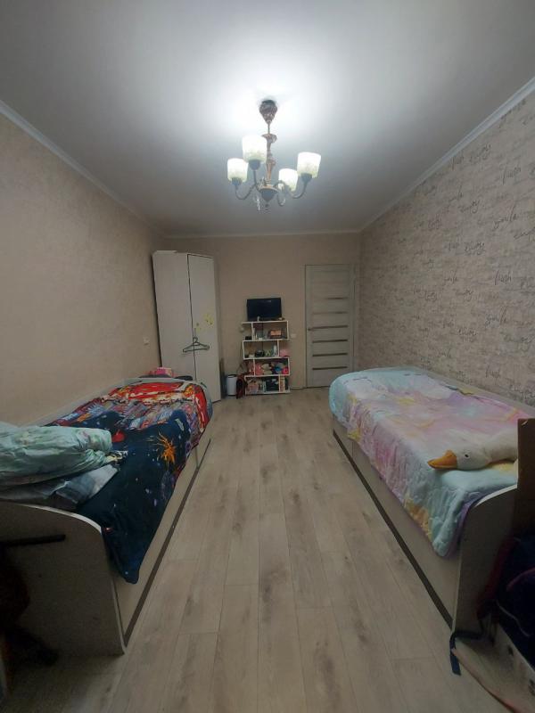 Продается 2-комнатная квартира с раздельными ходами по адресу: г. - Новотроицк