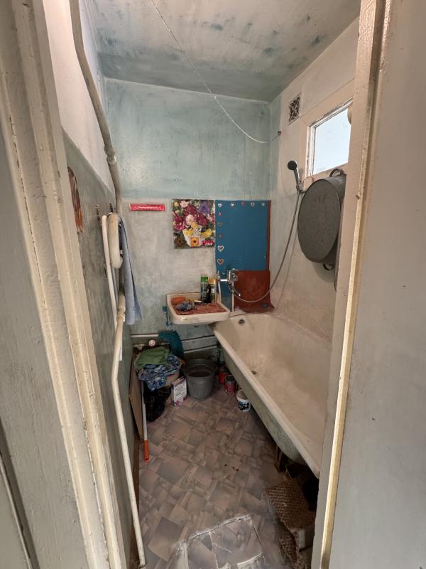 3-комнатная квартира, 
3/5 этаж
балкон, 
без ремонта - Новотроицк