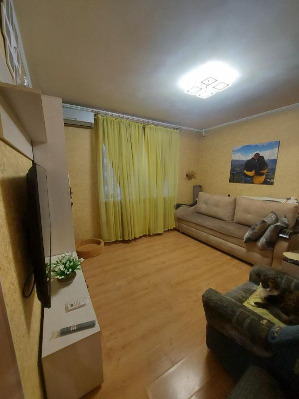 Продается 2-комнатная квартира с раздельными ходами по адресу: г. - Новотроицк