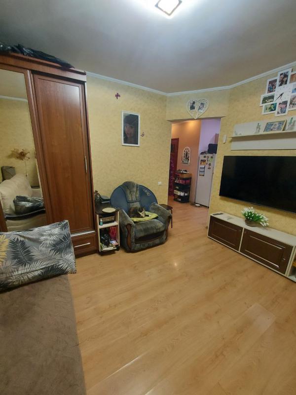 Продается 2-комнатная квартира с раздельными ходами по адресу: г. - Новотроицк