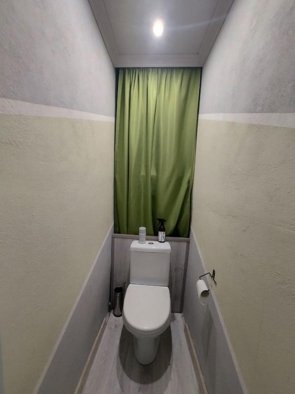 Продается 2-комнатная (1 комната студия совмещена с кухней и 1 комната спальня) квартира с раздельны - Новотроицк