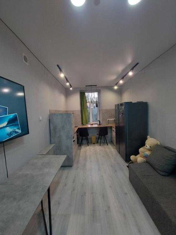 Продается 2-комнатная (1 комната студия совмещена с кухней и 1 комната спальня) квартира с раздельны - Новотроицк