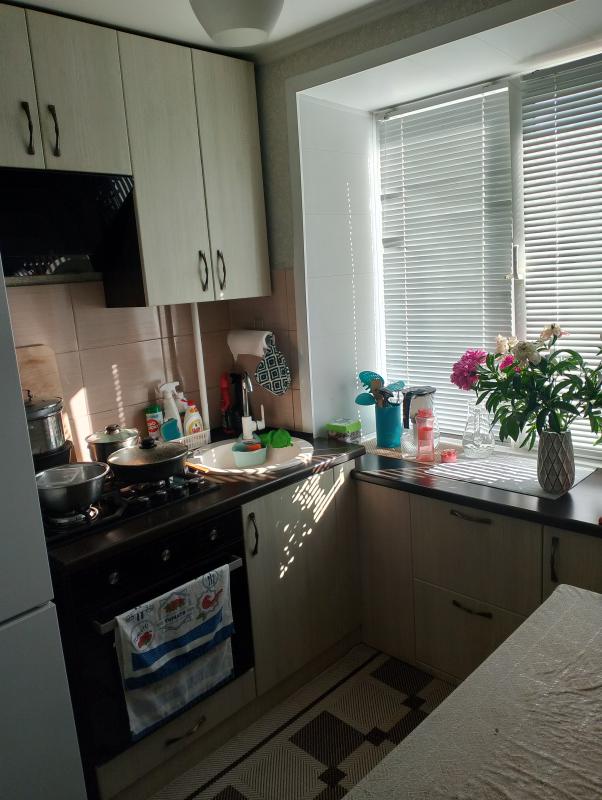 Продам двухкомнатную квартиру расположенную на 2 этаже. - Гай