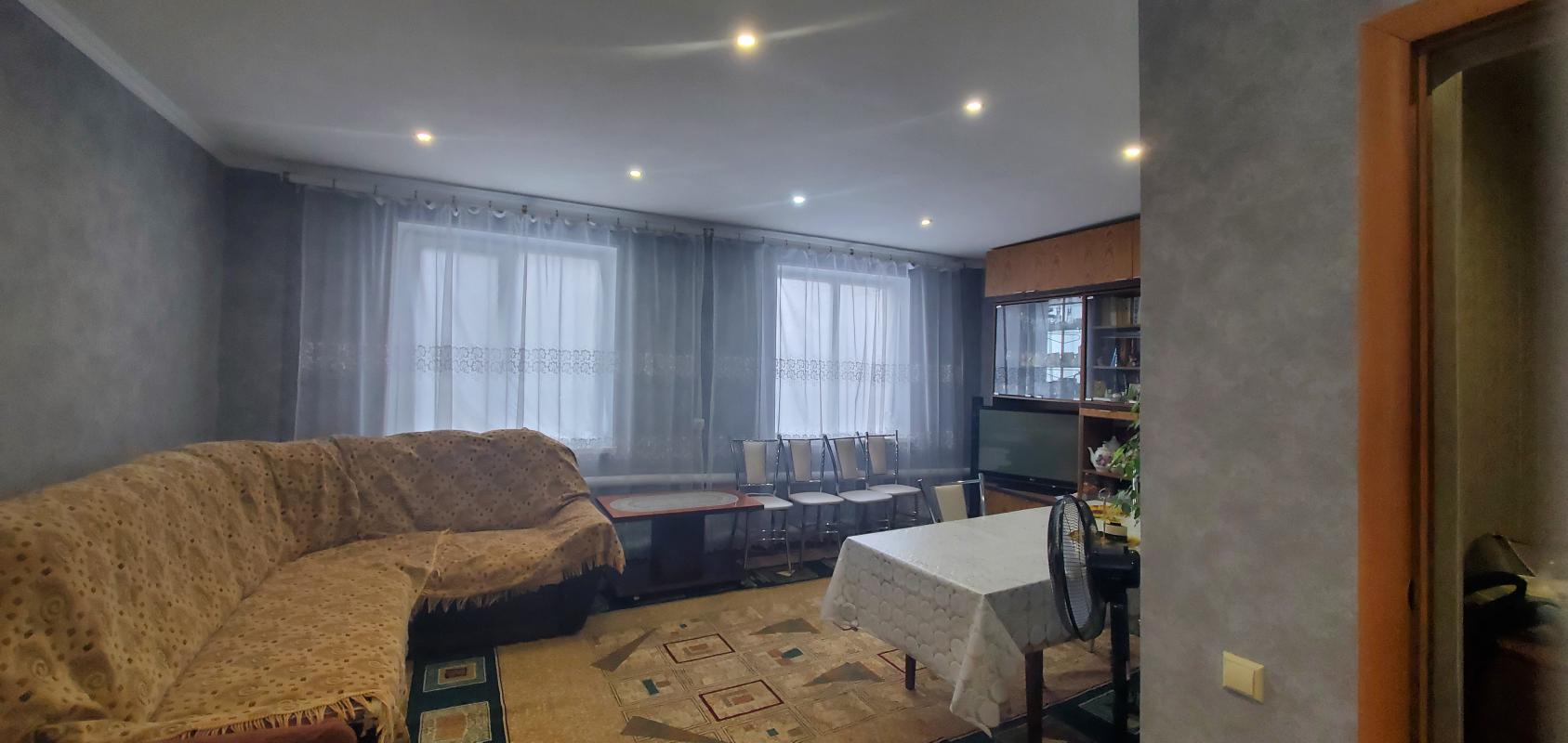 Продается  в двухквартирном доме  с. - Гай