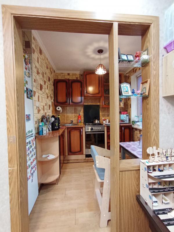 Продается уютная 2-комнатная квартира  на первом этаже по адресу:  г. - Новотроицк