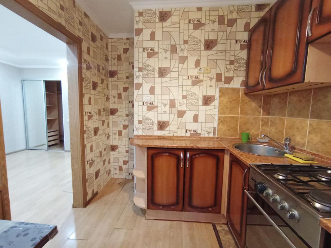 Продается уютная 2-комнатная квартира  на первом этаже по адресу:  г. - Новотроицк