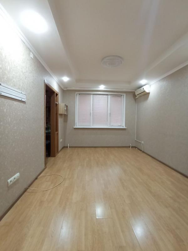 Продается уютная 2-комнатная квартира  на первом этаже по адресу:  г. - Новотроицк